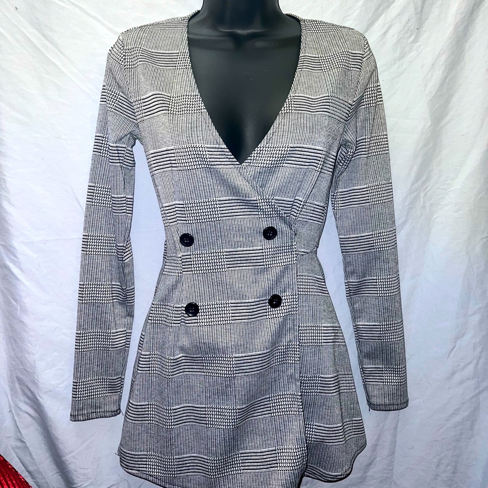 Black & Whit Plaid Short Jumper